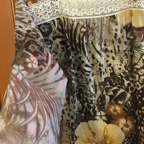 Boho top-  flowery camouflage with lace - Picture 6 of 6